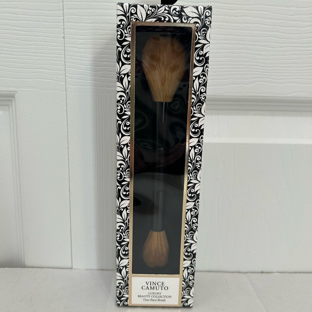 Vince Camuto Beauty Duo Face Brush | Dual-Ended Cream & Powder Makeup Brush. New - Picture 1 of 2